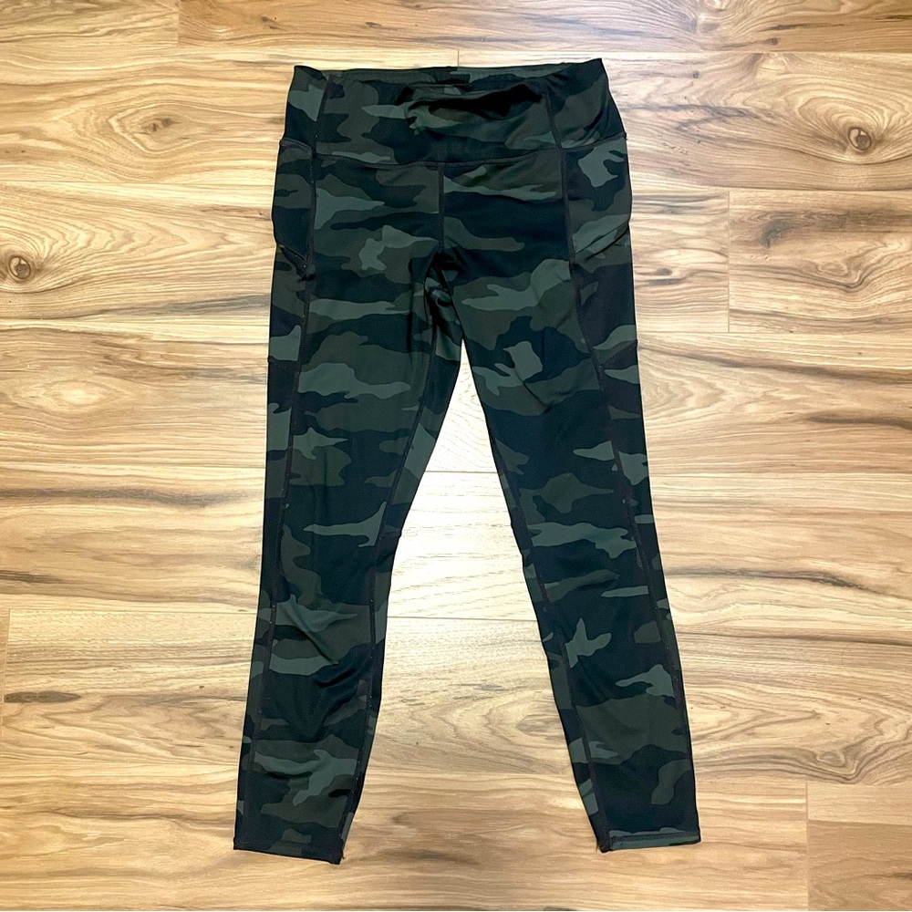 -Athleta 7/8 Contender Powerlift Tight Camo Leggings- - Picture 4 of 10
